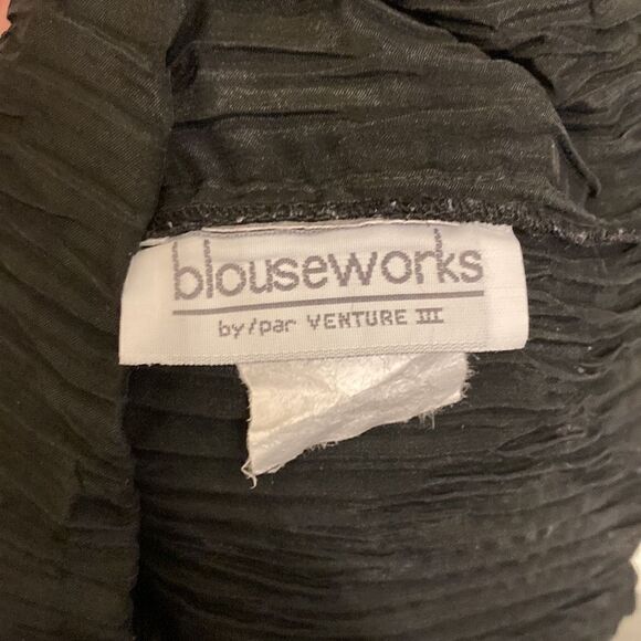 Crinkle Mock Neck Silky Crop Sleeveless Top - Picture 7 of 7